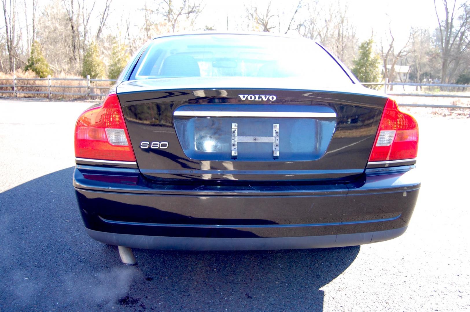 2004 Black /Gray leather Volvo S80 2.5t (YV1TS59H541) with an 2.5 liter turbo 5 cylinder engine, Automatic transmission, located at 6528 Lower York Road, New Hope, PA, 18938, (215) 862-9555, 40.358707, -74.977882 - Here for sale is a freshly traded, well serviced 2004 Volvo S80 2.5T sedan. Under the hood is a good running 2.5 liter turbocharged 5 cylinder which puts power to the front wheels via a smooth shifting automatic transmission. Features include; Gray leather interior, keyless entry system, one maste - Photo#7